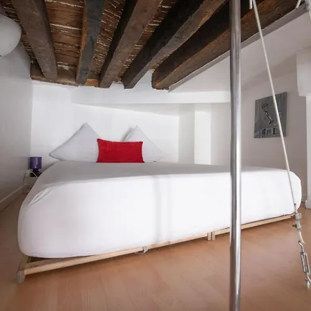 This Studio Offer A Good Deal Between Location + Cost + Quality !